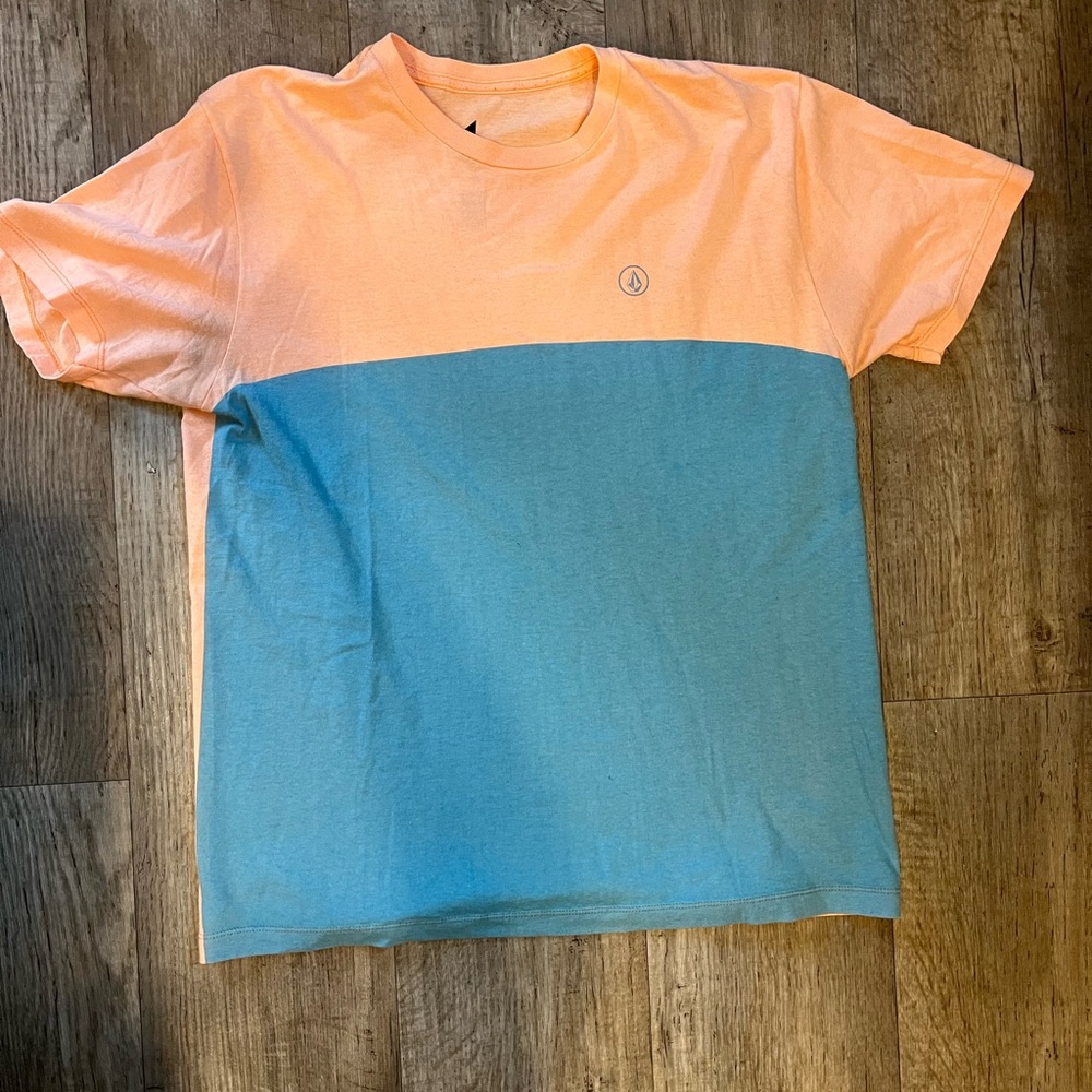 Mens volcom tshirt size Large